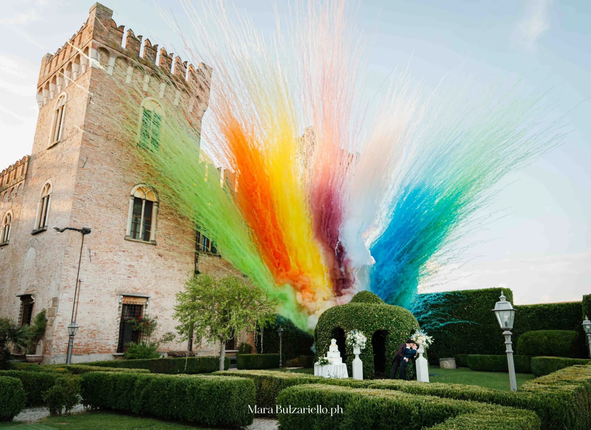 Fotografia di matrimonio con effetti scenografici e sposi